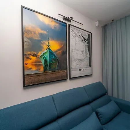 Bright And Blue 3city With Balcony In By Renters غدينيا