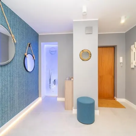 Bright And Blue 3city With Balcony In By Renters شقة *