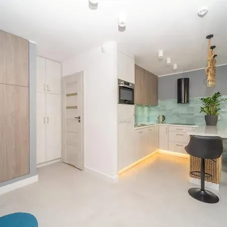 Bright And Blue 3city With Balcony In By Renters غدينيا