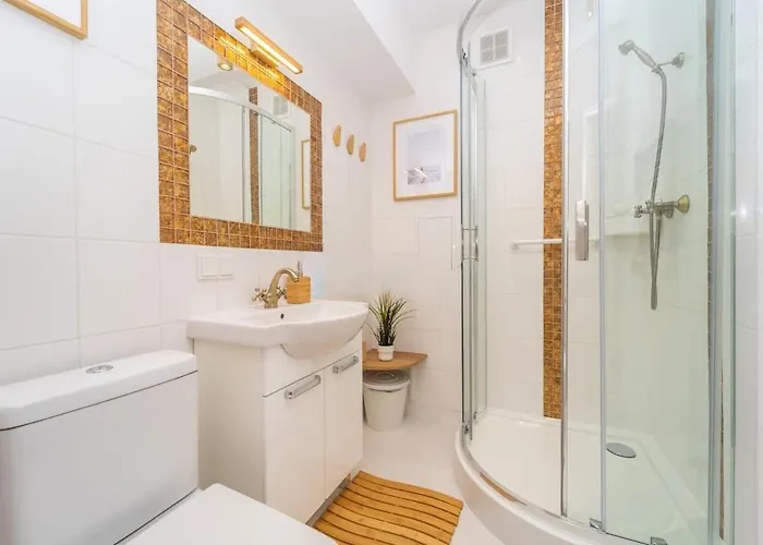 Bright And Blue 3city With Balcony In By Renters *